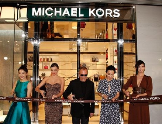 众明星身着MICHAEL KORS 出席上海旗舰店剪彩仪式